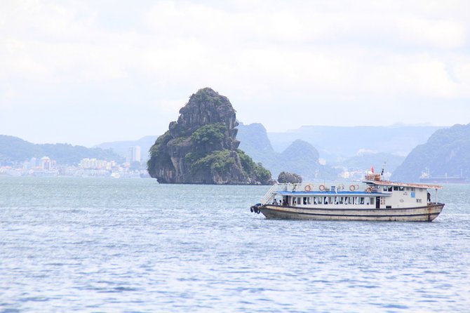 Halong bay Full Day Cruise trip: kayaking, surprise cave, titop island, lunch - The return cruise and sunset