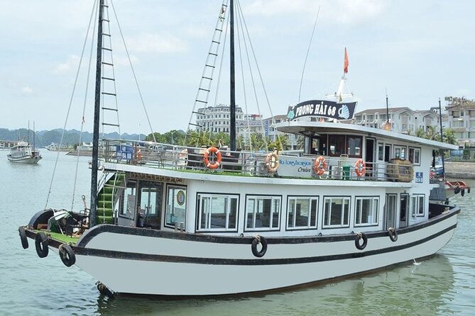 Halong Bay Full-Day with 6 Hour Cruise Kayaking, Swimming, Lunch - Hang Luon by kayak or bamboo boat