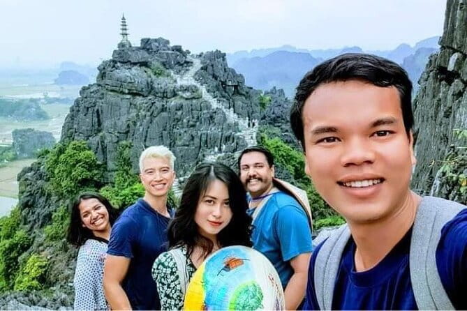 Halong Bay Full Day with All-Inclusive - Surprise Cave and the Bo Hon archipelago