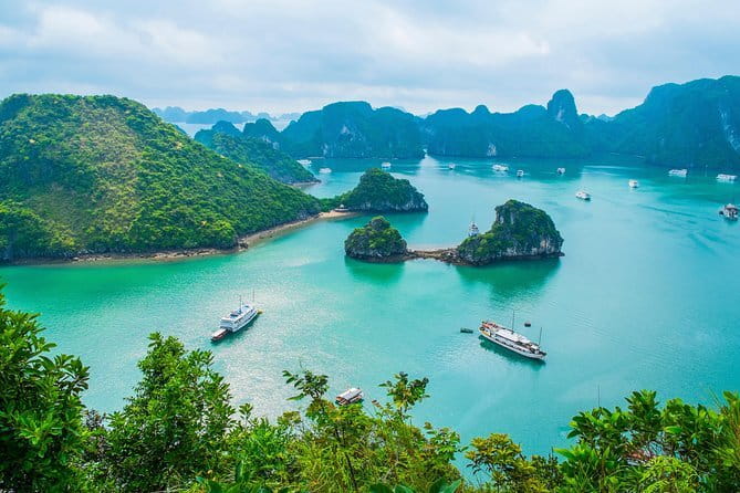 Halong Bay Full Day with All-Inclusive - Food, afternoon tea, and time on deck