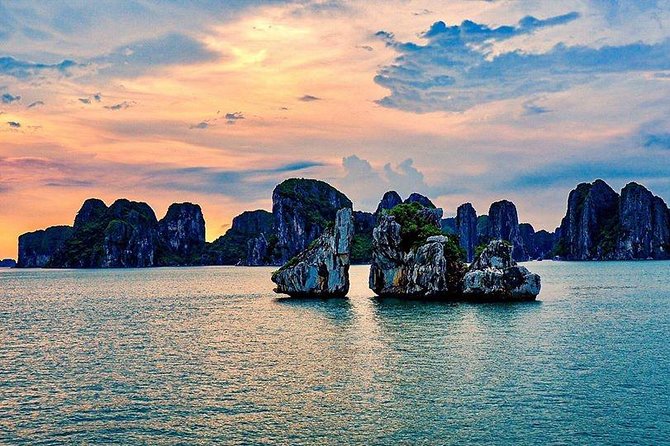 Halong Bay Full Day with Kayaking, Hiking viewpoint, Cave - Deluxe To Luxury - Cruising Halong Bay with lunch onboard