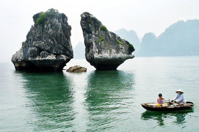 Halong Bay Full Day with Kayaking, Hiking viewpoint, Cave - Deluxe To Luxury - Food, guide service, and the overall pace