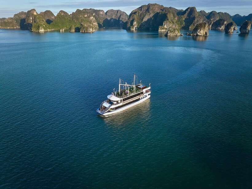 Halong Bay Luxury Cruise: Kayak&Swim,Cave, Party BEST SELLER - Who will enjoy this cruise most