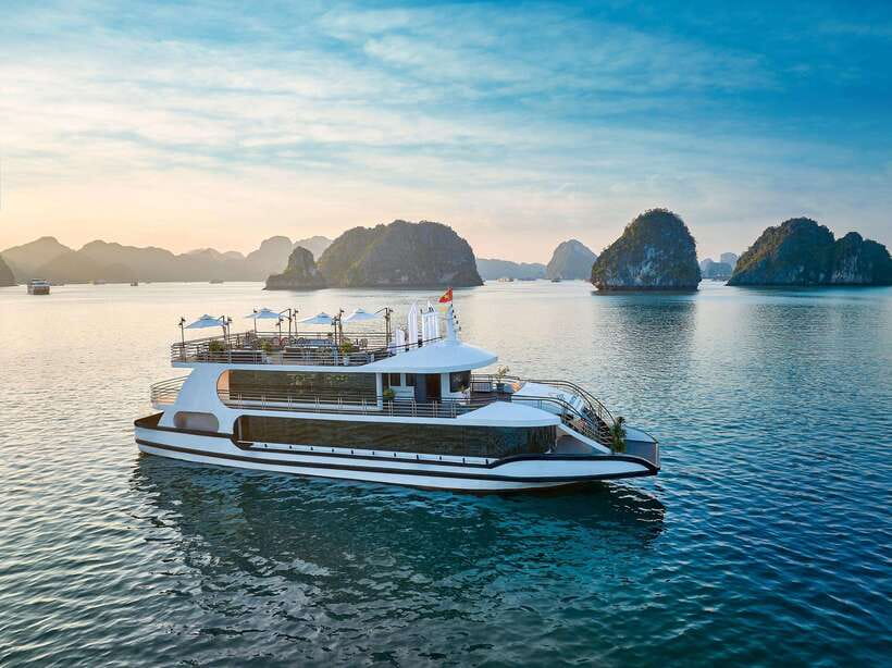 Halong Bay: Luxury Day Cruise with Buffet, Kayak, Swim - Buffet lunch with the islands outside