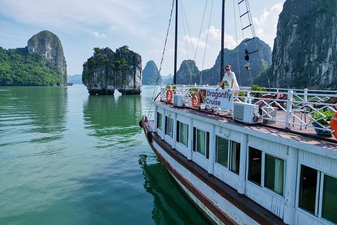 Halong Islands, Caves, Kayak, Lunch Day Tour w Dragonfly Cruise - Seafood lunch with a small-group setup