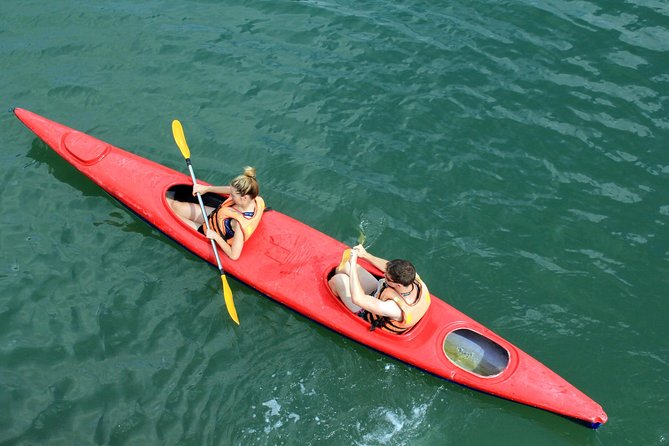 Halong Luxury Cruise 2D/1N: Kayaking, swimming, Titop island, Surprise cave - Morning activities and the visit to Surprise Cave