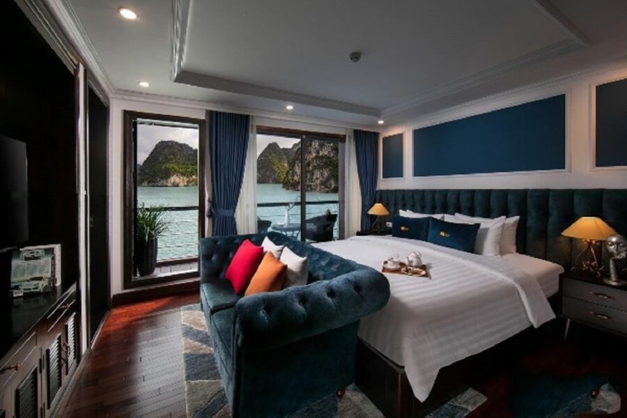 Hanoi: 3-Day Ha Long/Lan Ha Bay Cruise with Private Balcony - Day three: bamboo boats through Dark Cave and Bright Cave