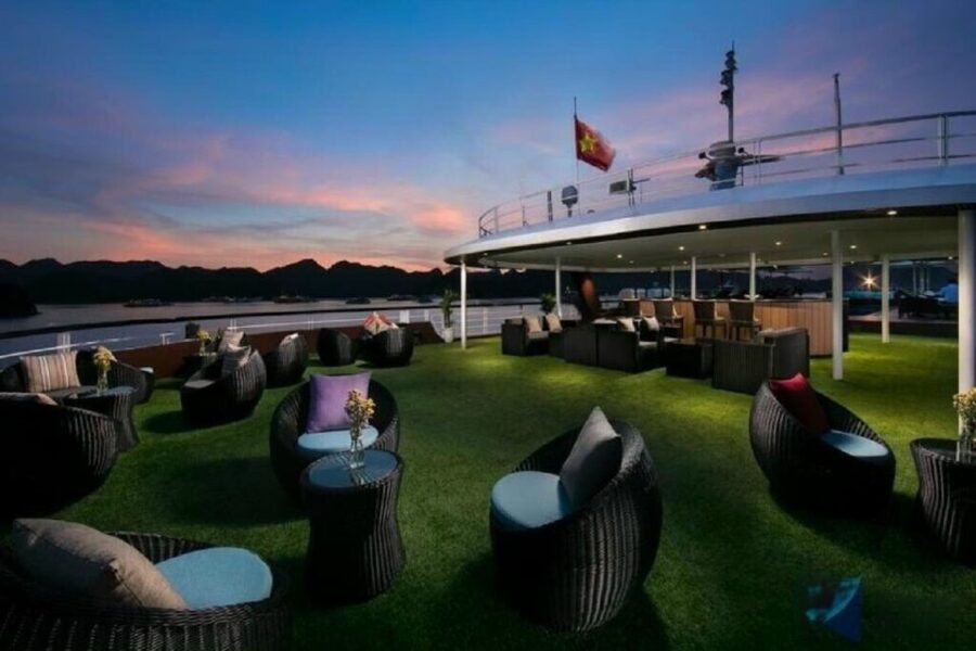 Hanoi: 3-Day Ha Long/Lan Ha Bay Cruise with Private Balcony - Who should book this cruise?
