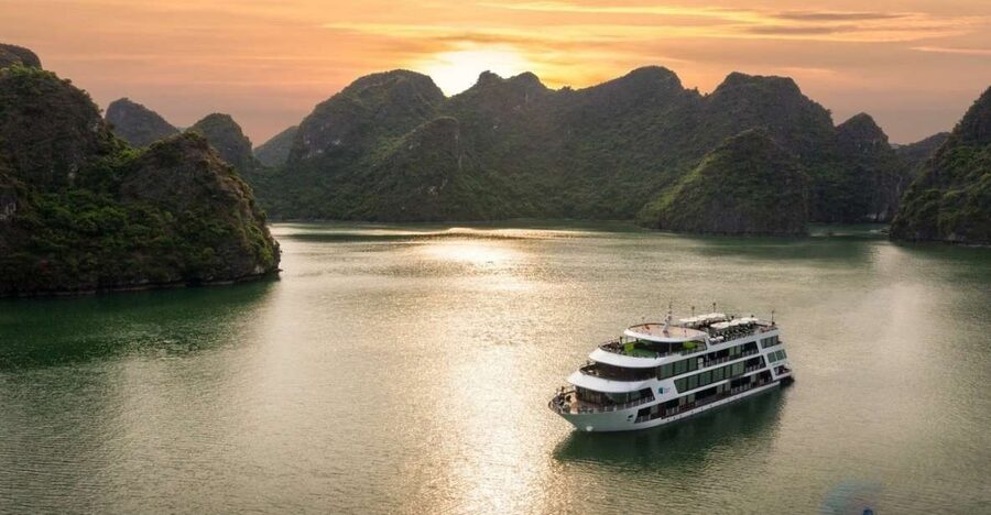 Hanoi: 3-Day Ha Long/Lan Ha Bay Cruise with Private Balcony - Day one: from Hanoi to Ao Ech