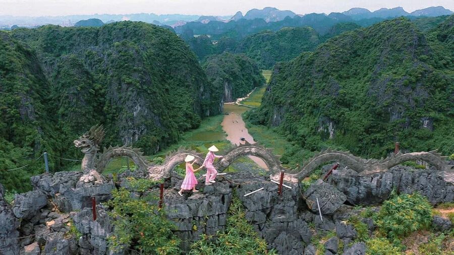 Hanoi: 3-Day Ninh Binh, Ha Long & Bai Tu Long Cruise UNESCO - Cooking, dinner, and squid fishing after dark