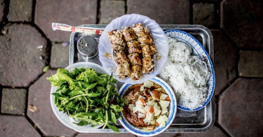 Hanoi: 7 Tastings Street Food Tour with Train Street - Why seven Hanoi tastings beat guessing on your own