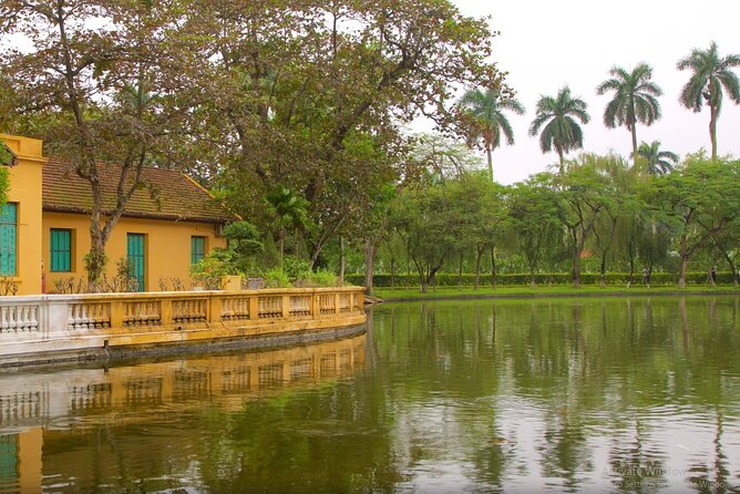 Hanoi All-In-One Tour: Highlights & Train Street & Culture & Fun - Train Street, the close-up Hanoi spectacle