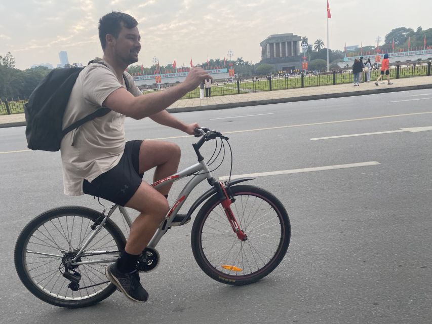 Hanoi: Bike Tour Through Hidden Gems and Banana Island - Old Quarter streets: your first lesson in Hanoi traffic