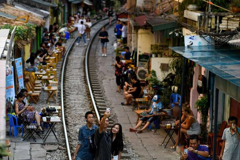 Hanoi: City Highlights Tour with Train Street & Hidden Gems - Why this four-hour Hanoi tour works well