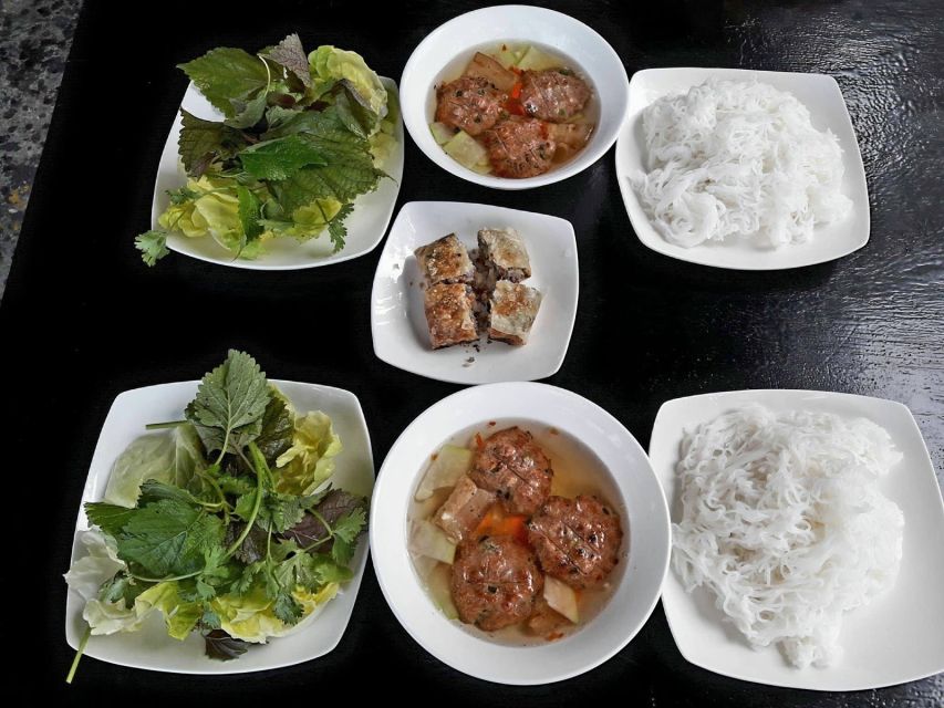 Hanoi: City Sightseeing Motorbike Tour - Coffee, pho, and a proper local meal