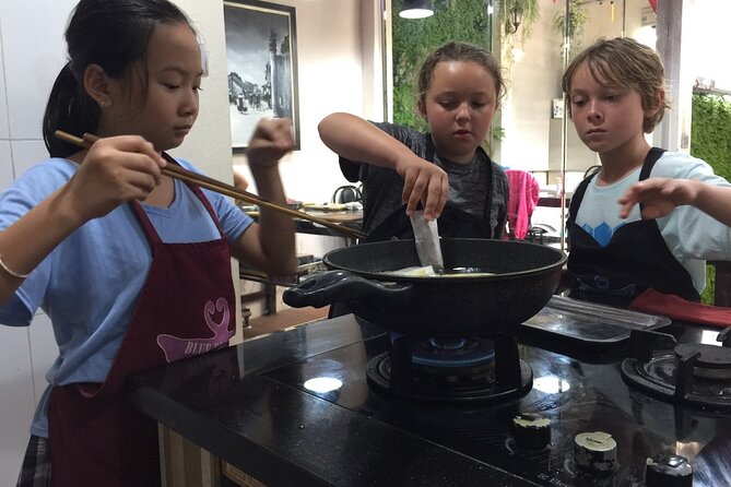 Hanoi Cooking Class and Market Tour in Ancient House - How the guides shape the experience