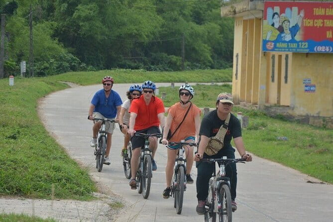 Hanoi Countryside By Bike & Local House and Food Tasting - From Hanoi Streets to Long Bien Bridge