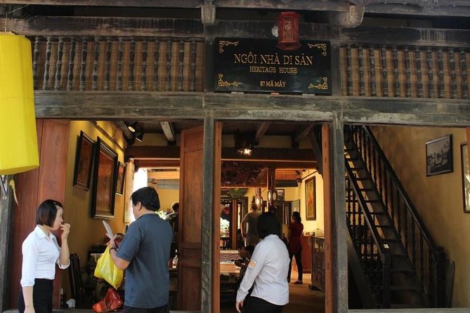 HANOI CULTURAL DISCOVERY TOUR ( "5 in 1" 4 hours - Special Package!) - Kim Ngan Temple and Phung Hung Mural Street