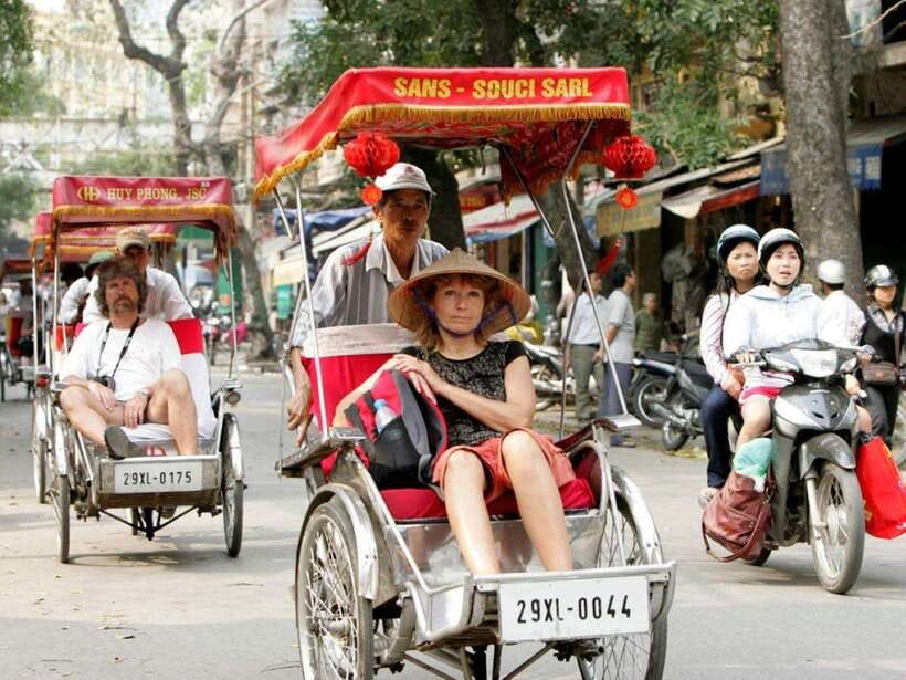 Hanoi: Cyclo the Old Quarter and Egg Coffee Tour - Temple of Jade Mountain and the sunlight bridge