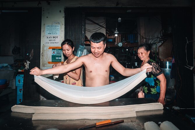 Hanoi Dawn Private Food Tour with 10+ Tastings - Why the 4:00 am start matters in Hanoi
