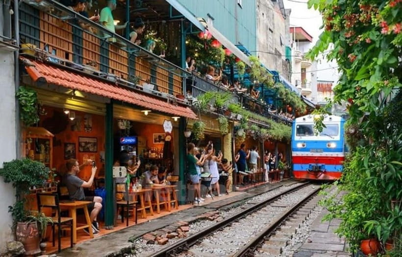 Hanoi: Eat Like a Local Small Group Street Food Tour - Why this tour works as a first taste of Hanoi