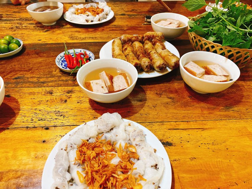 Hanoi: Food and Sightseeing Motorbike Tour with 7 Tastings - What the guides add to the experience