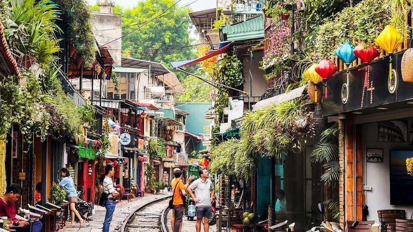 Hanoi: Guided Food Tour with Train Street Visit - Key points at a glance