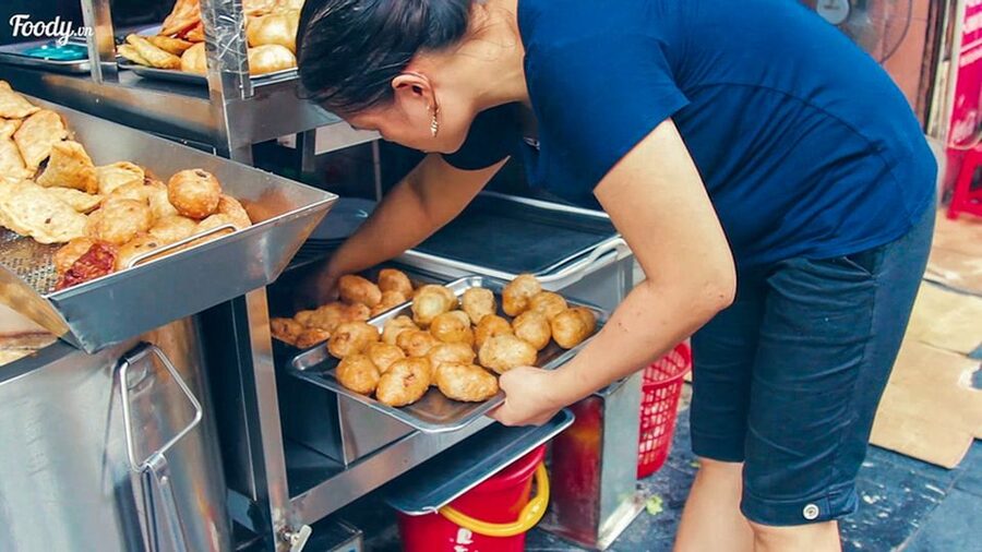 Hanoi: Guided Food Tour with Train Street Visit - The train is thrilling, but it is not promised