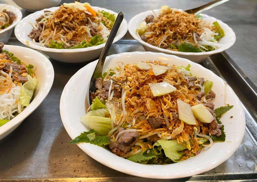 Hanoi: Guided Street Food Tour with Train Street Experience - Key points to know before you book