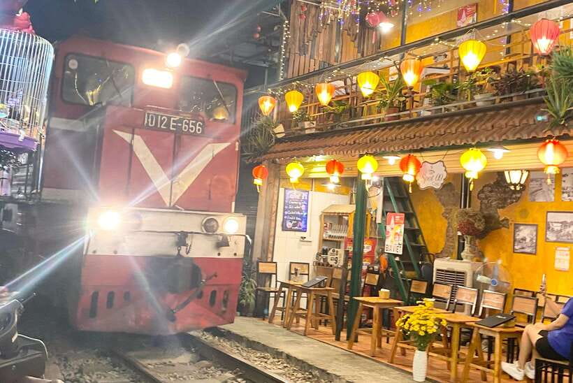 Hanoi: Guided Street Food Tour with Train Street Experience - Why the guide makes such a difference