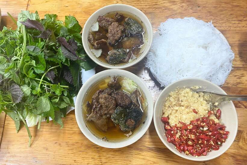 Hanoi: Guided Street Food Tour with Train Street Experience - What you eat during the three-hour walk