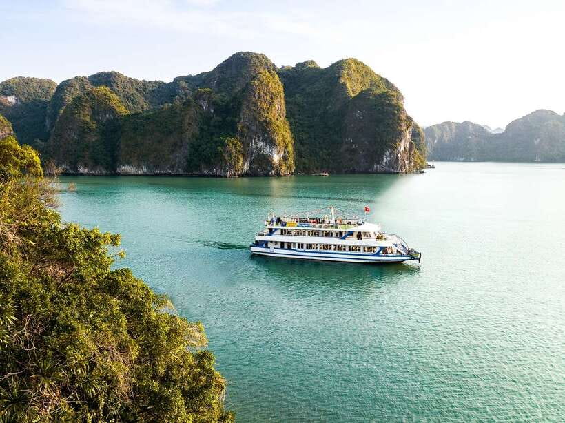 Hanoi: Ha Long Bay Day Cruise - Swimming, Meal, Kayaking - Sung Sot Cave and its strange stone shapes