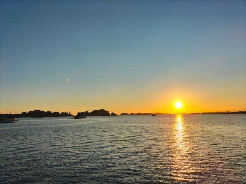 Hanoi: Ha Long Bay Day Cruise - Swimming, Meal, Kayaking - Food, drinks, and what to pack
