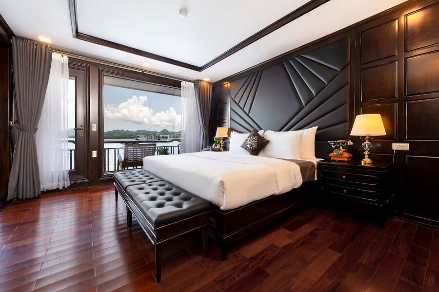 Hanoi: Halong Bay 2-Day 5-Star Balcony Cruise & Bathtub - Service, food, and the small details