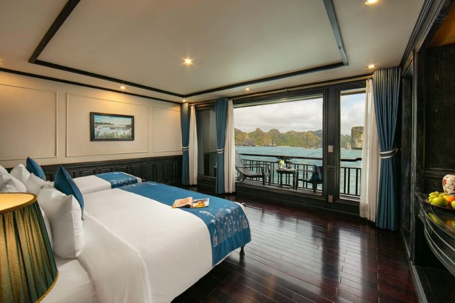 Hanoi: Halong Bay 2-Day 5-Star Balcony Cruise & Bathtub - Dark and Bright Cave by bamboo boat or kayak