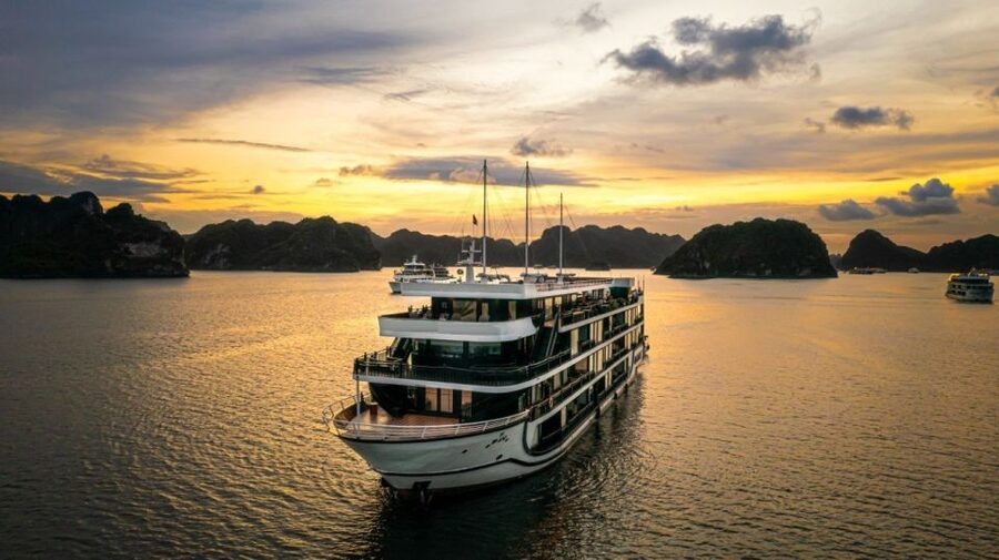 Hanoi: Halong Bay 2-Day 5-Star Balcony Cruise & Bathtub - Tra Bau, Ba Trai Dao, and time in the water