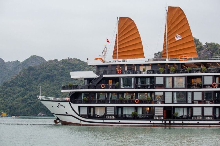 Hanoi: Halong Bay 2-Day 5-Star Balcony Cruise & Bathtub - Brunch and the return to Hanoi