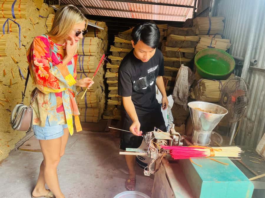 Hanoi: Incense Village, Hat, Lacquer, & City Highlights Tour - The alternative Hanoi sights and water puppet show