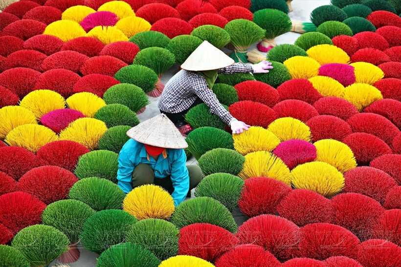 Hanoi Incense Village Tour & Traditional Crafts All Included - Lunch in an artisan’s home