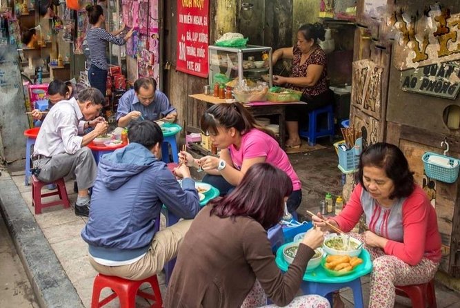 Hanoi Michelin Star Walking Food Tour & Train Street - Ending at Hanoi Train Street