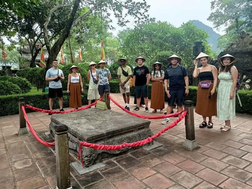 Hanoi/Ninh Binh: 1-Day Tam Coc/Trang An, Hoa Lu & Mua Caves - Lunch before the afternoon activities