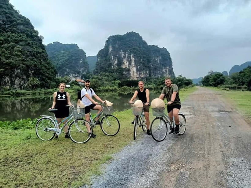 Hanoi/Ninh Binh: 1-Day Tam Coc/Trang An, Hoa Lu & Mua Caves - The hard climb at Mua Cave