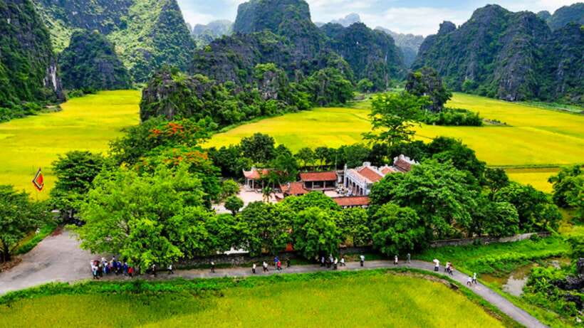 Hanoi/Ninh Binh: 1-Day Tam Coc/Trang An, Hoa Lu & Mua Caves - Leaving Hanoi and reaching Hoa Lu