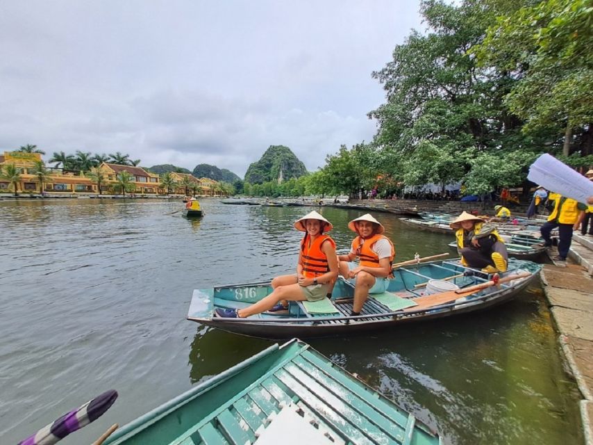 Hanoi: Ninh Binh, Hoa Lu, Tam Coc and Mua Cave Day Trip - The guides make a real difference