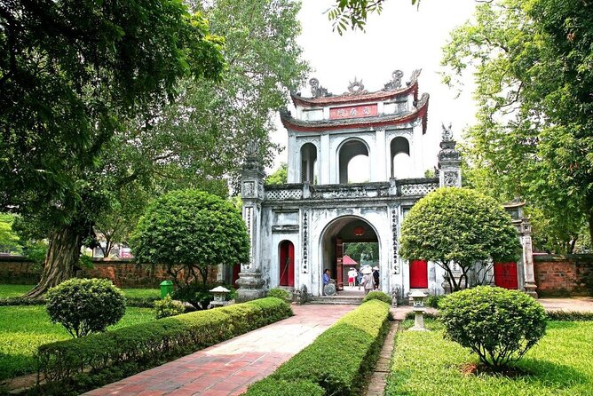 Hanoi Private Day Tour: Hidden Gems, Hoa Lo Prison, Train Street - Train Street with tea, coffee, and a little uncertainty