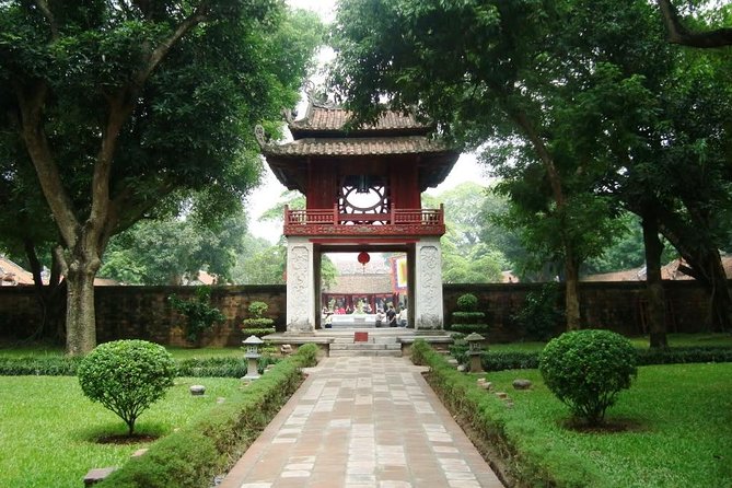 Hanoi Private Tour: Hidden Corners, Train Street, Incense Village - One Pillar Pagoda and a legend from the imperial court