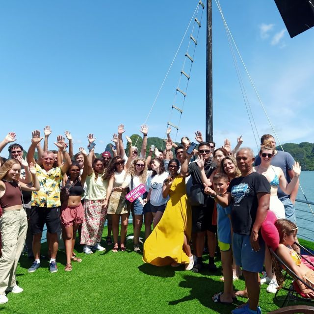 Hanoi: Roundtrip Halong Bay Islands, Caves, Kayaking & Lunch - Food, crowds, weather, and comfort
