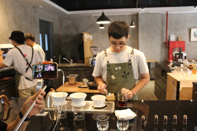 Hanoi Secret Coffee tour - Modern coffee and single-origin pour-over