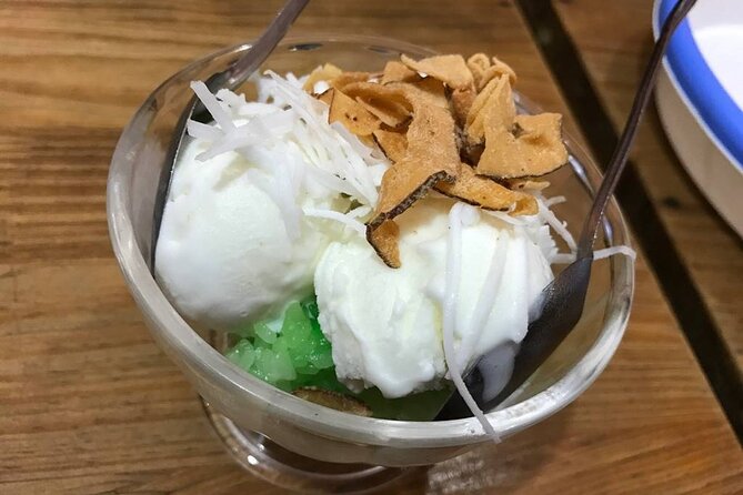 Hanoi Street Food Adventure: Train Street & Local Delights - From the Old Quarter to Train Street