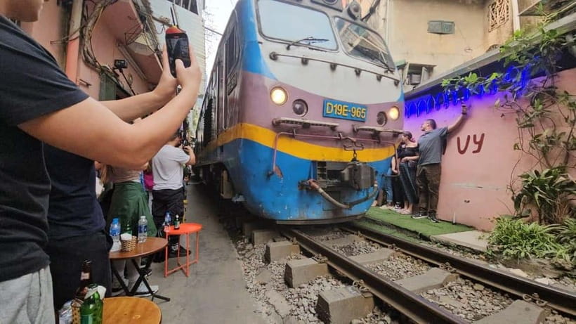 Hanoi: Street Food Tour with Train Street & Hidden Alleyways - Starting at Tong Duy Tan and entering the Old Quarter